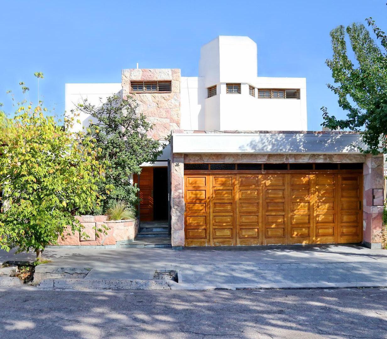 Foto de Casa en Venta con salida a dos calles - Luján de Cuyo, imagen 3