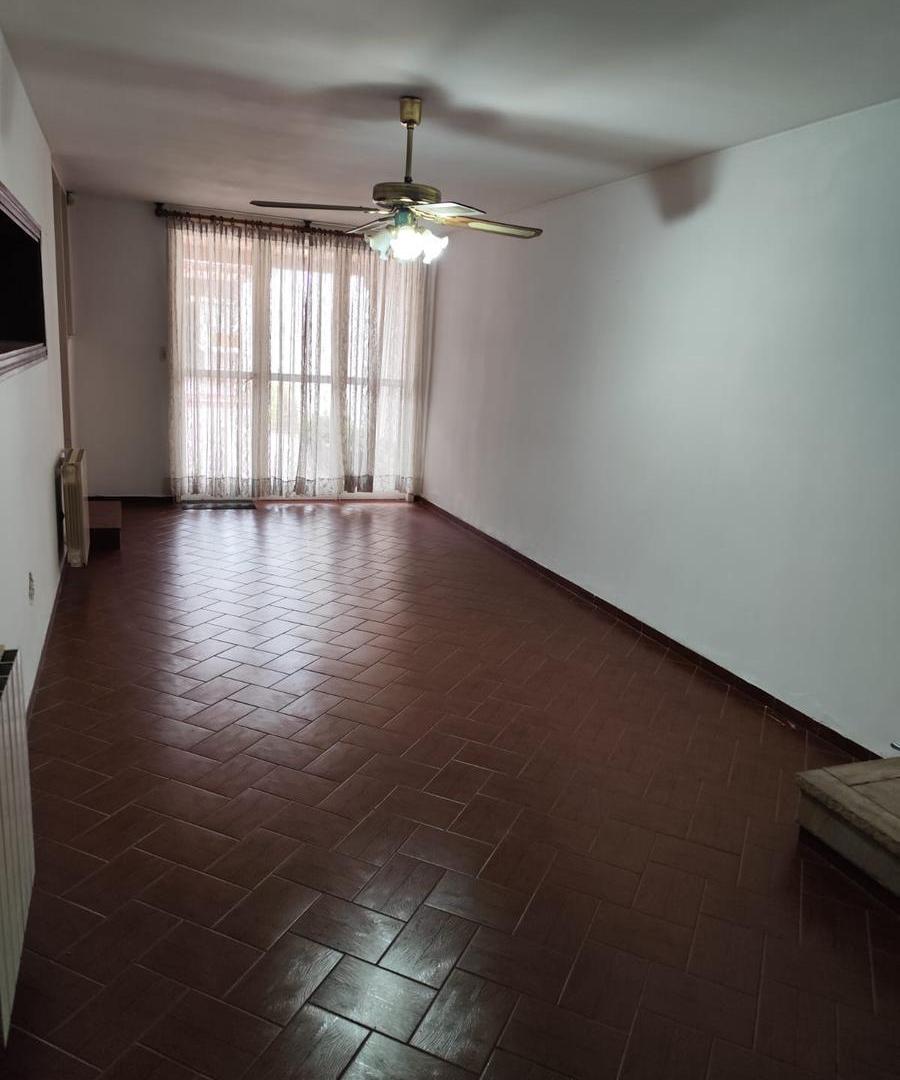Foto de CASA EN VENTA | DOBLE FRENTE | CALLE GUIÑAZÚ, LUJÁN DE CUYO, imagen 4