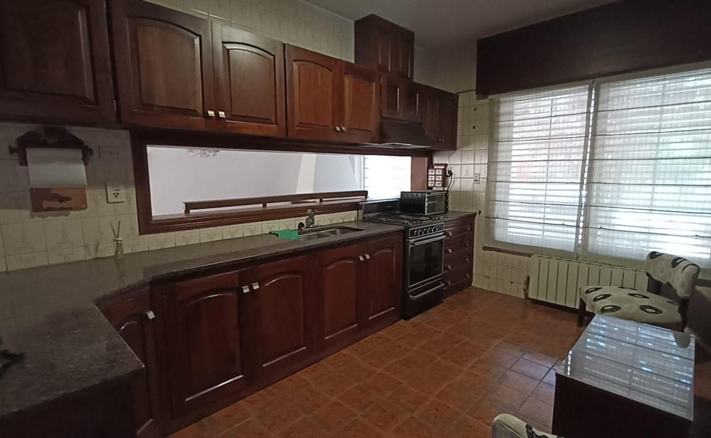 Foto de CASA EN VENTA | DOBLE FRENTE | CALLE GUIÑAZÚ, LUJÁN DE CUYO, imagen 3