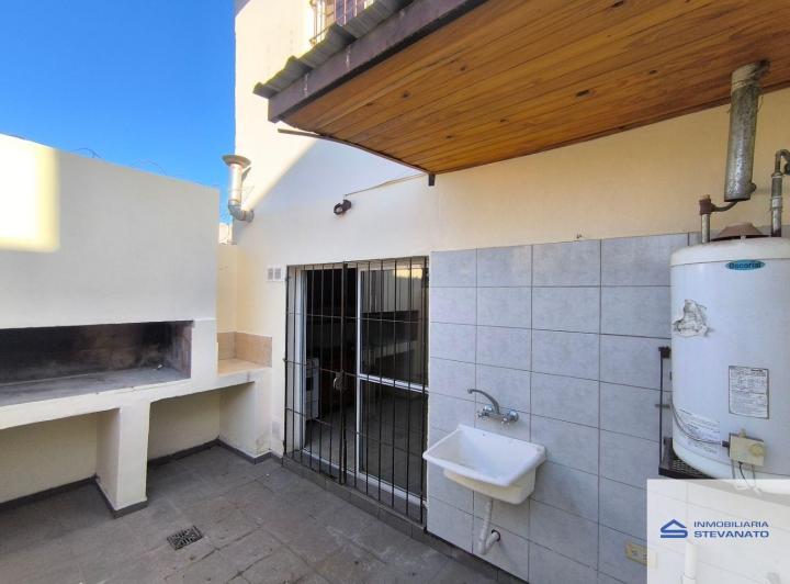 Dúplex en alquiler de 2 dormitorios c/ cochera en Maipú 3