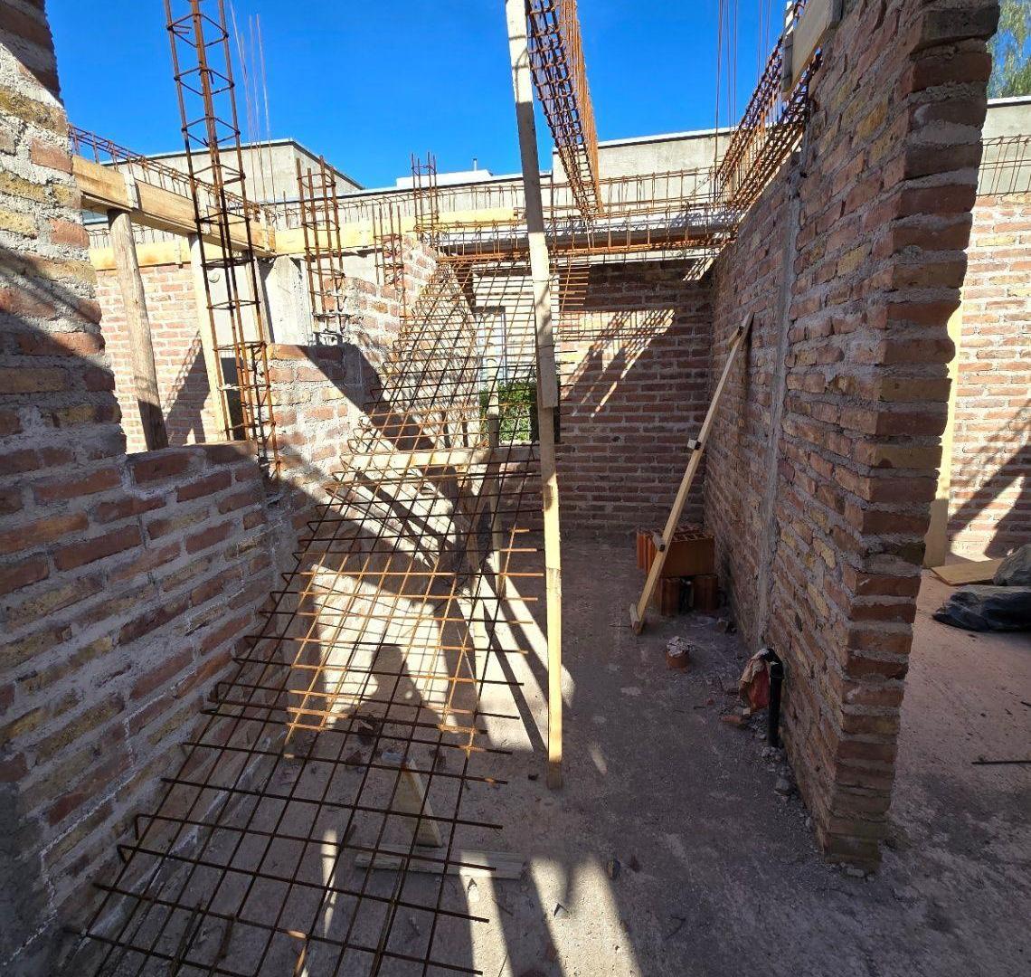 Foto de Casa en venta de 5 dormitorios c/ cochera en Russell, imagen 4