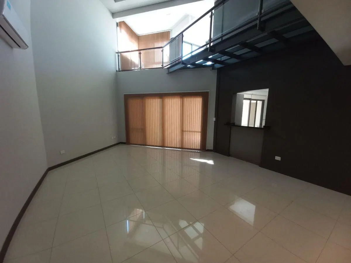 Casa en alquiler de 3 dormitorios c/ cochera en Maipú 5