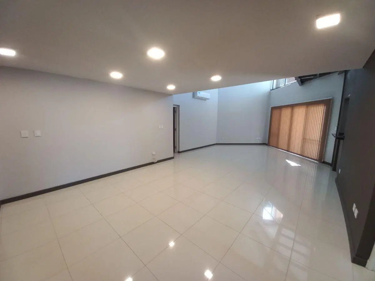 Casa en alquiler de 3 dormitorios c/ cochera en Maipú 2