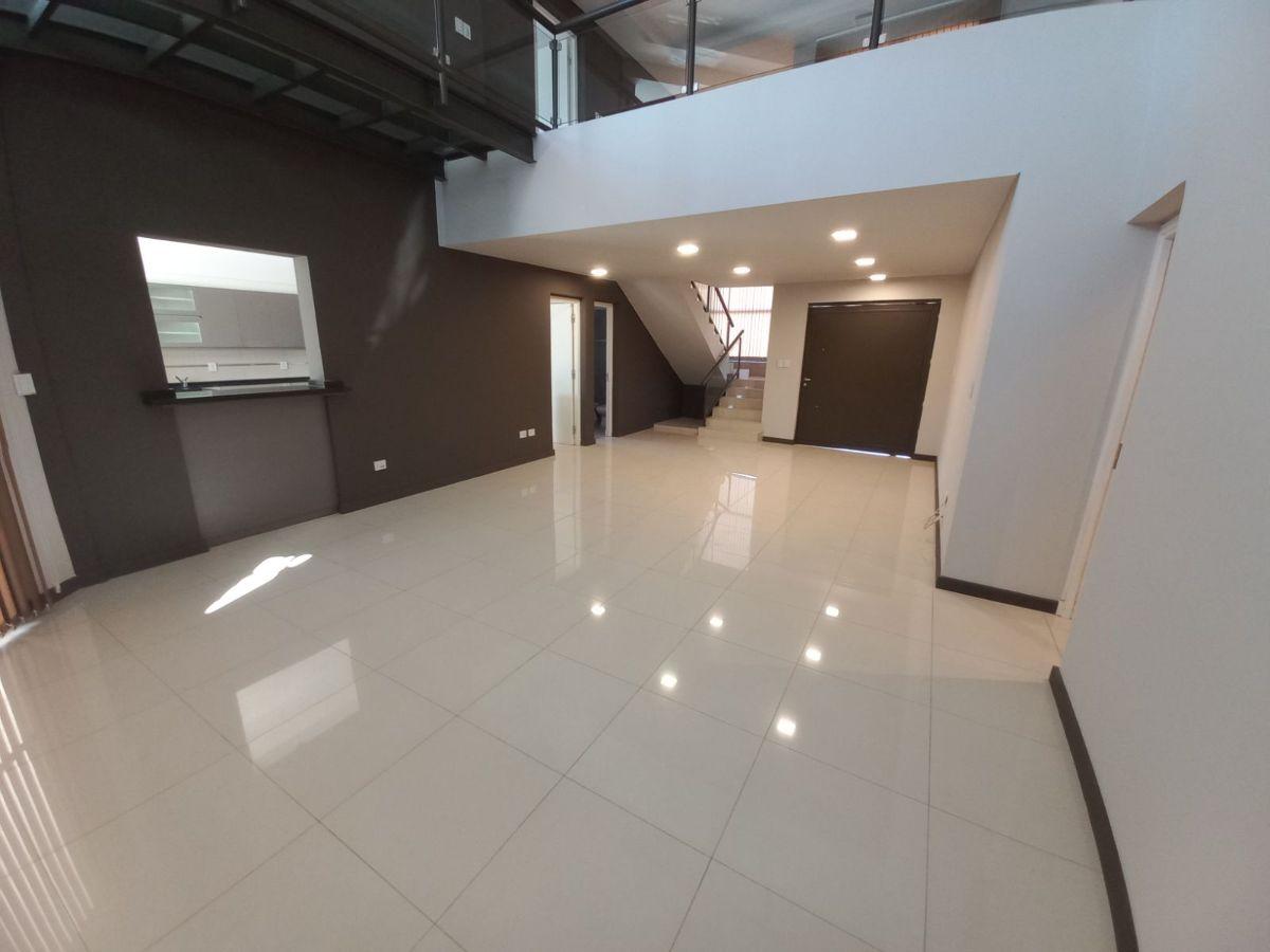 Foto de Casa en alquiler de 3 dormitorios c/ cochera en Maipú, imagen 1