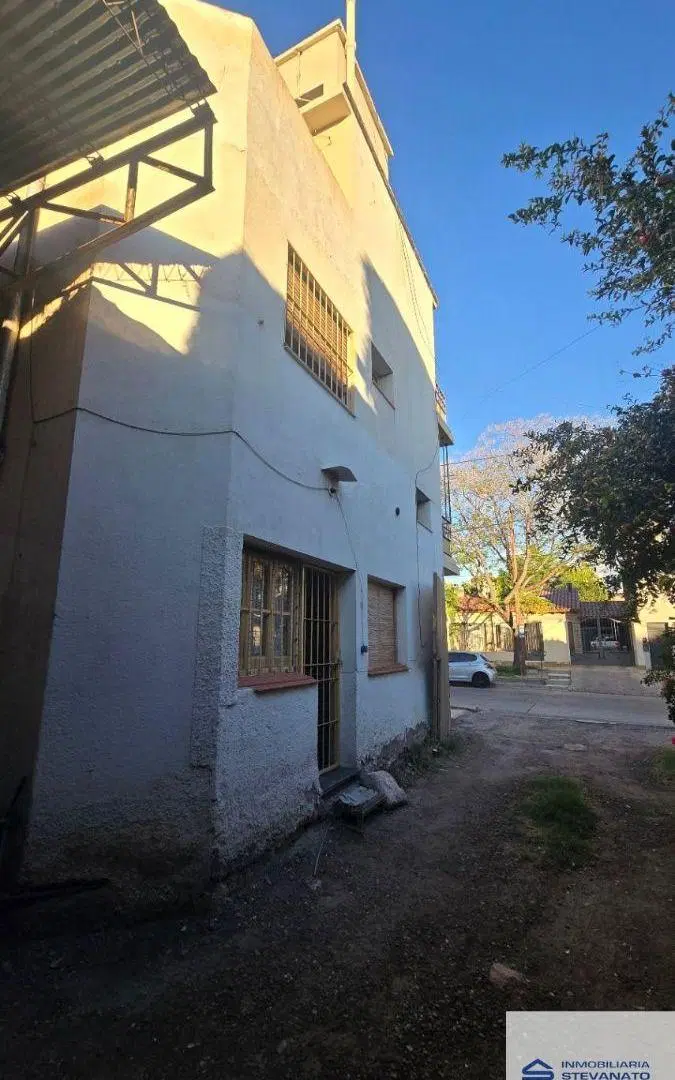 Galpón en venta de 447m2 ubicado en Godoy Cruz 2