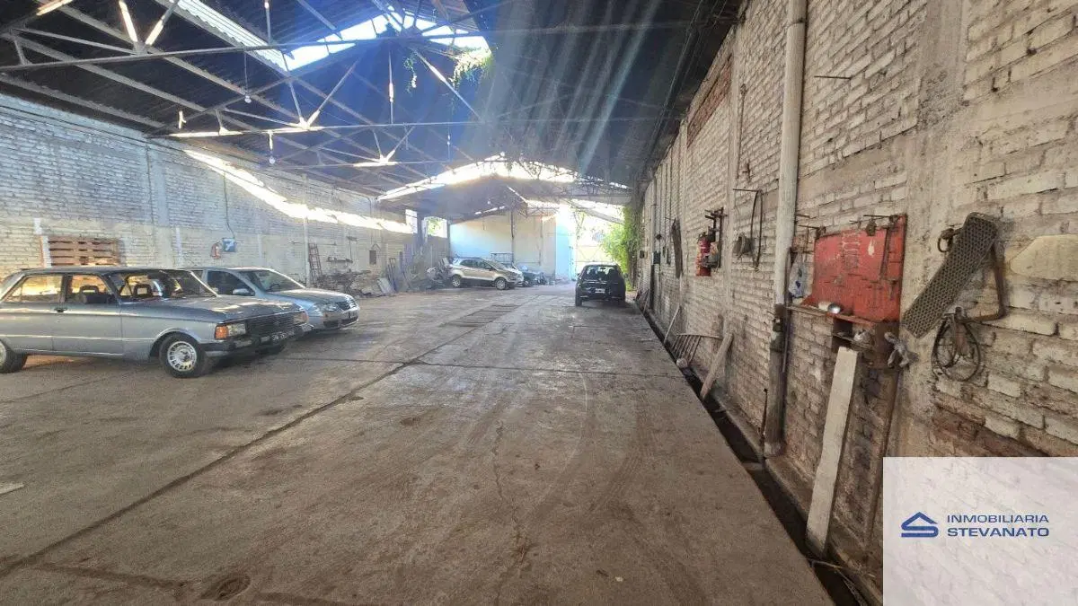 Galpón en venta de 447m2 ubicado en Godoy Cruz 4