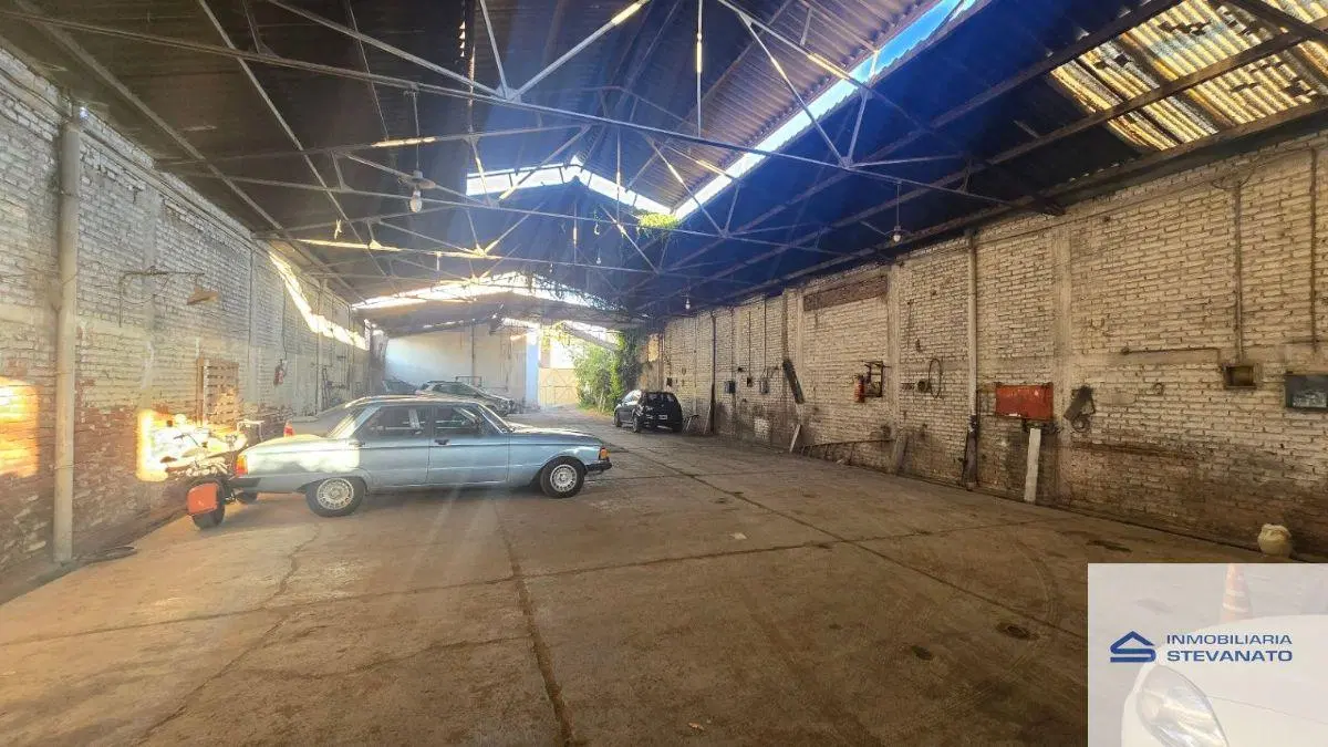 Galpón en venta de 447m2 ubicado en Godoy Cruz 1