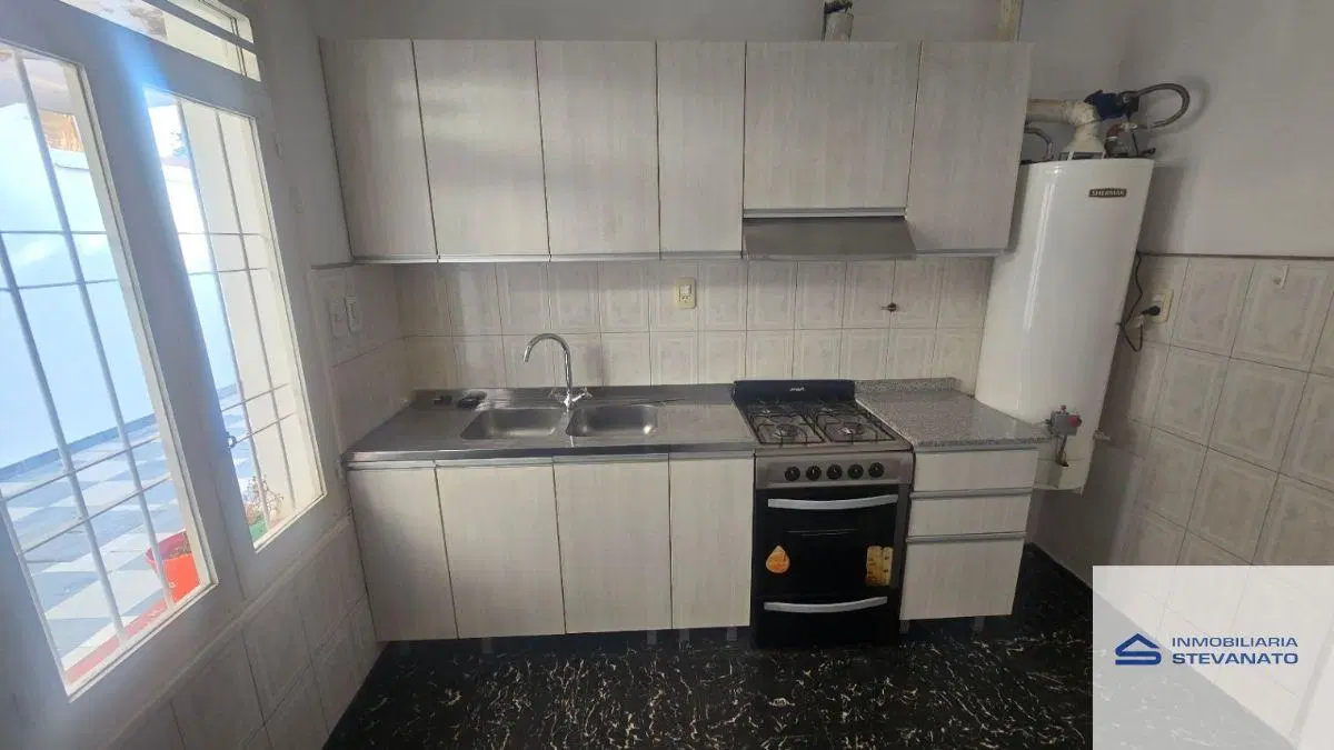 Casa en venta de 3 dormitorios c/ cochera en Godoy Cruz 3
