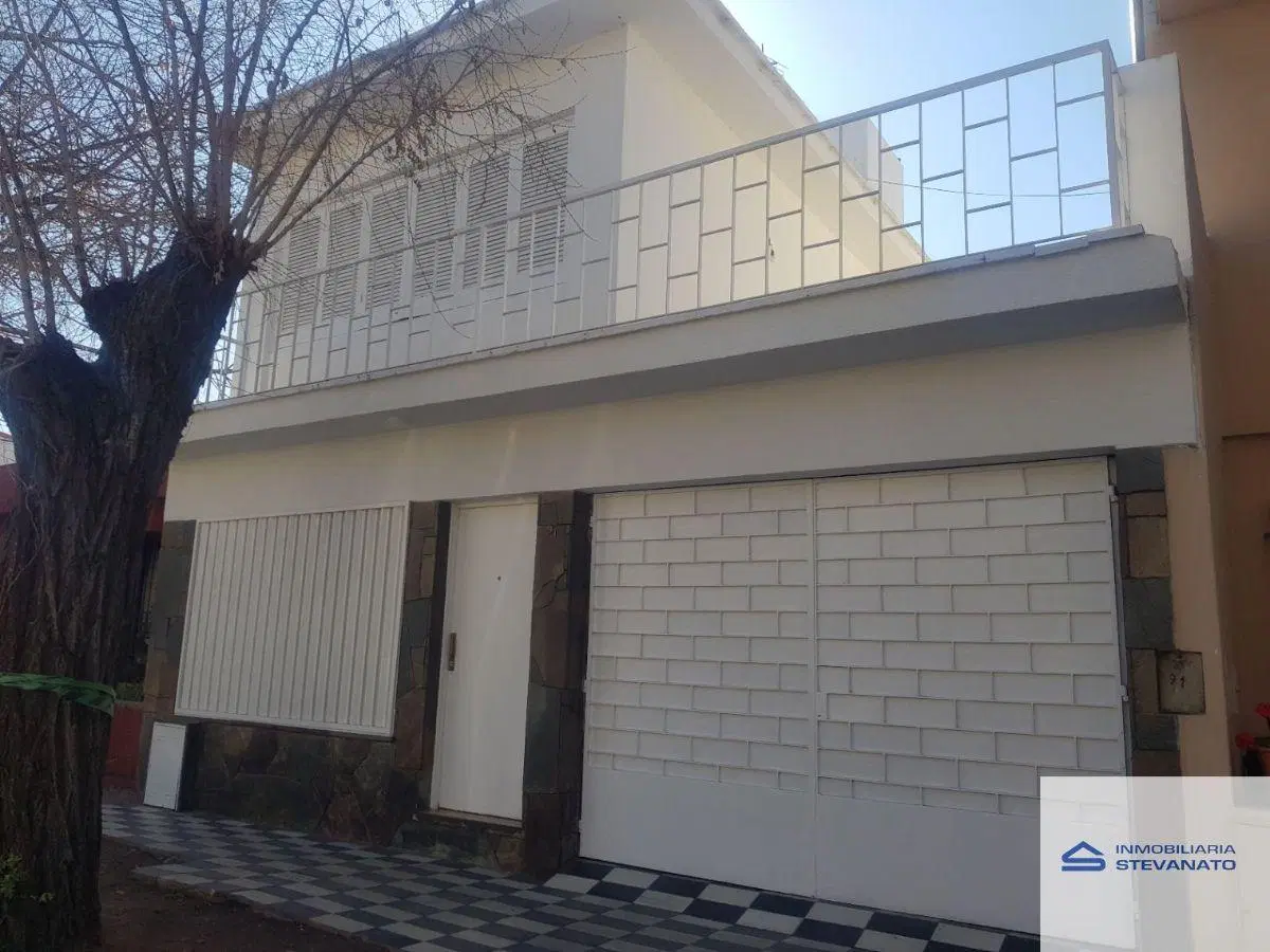 Casa en venta de 3 dormitorios c/ cochera en Godoy Cruz 1