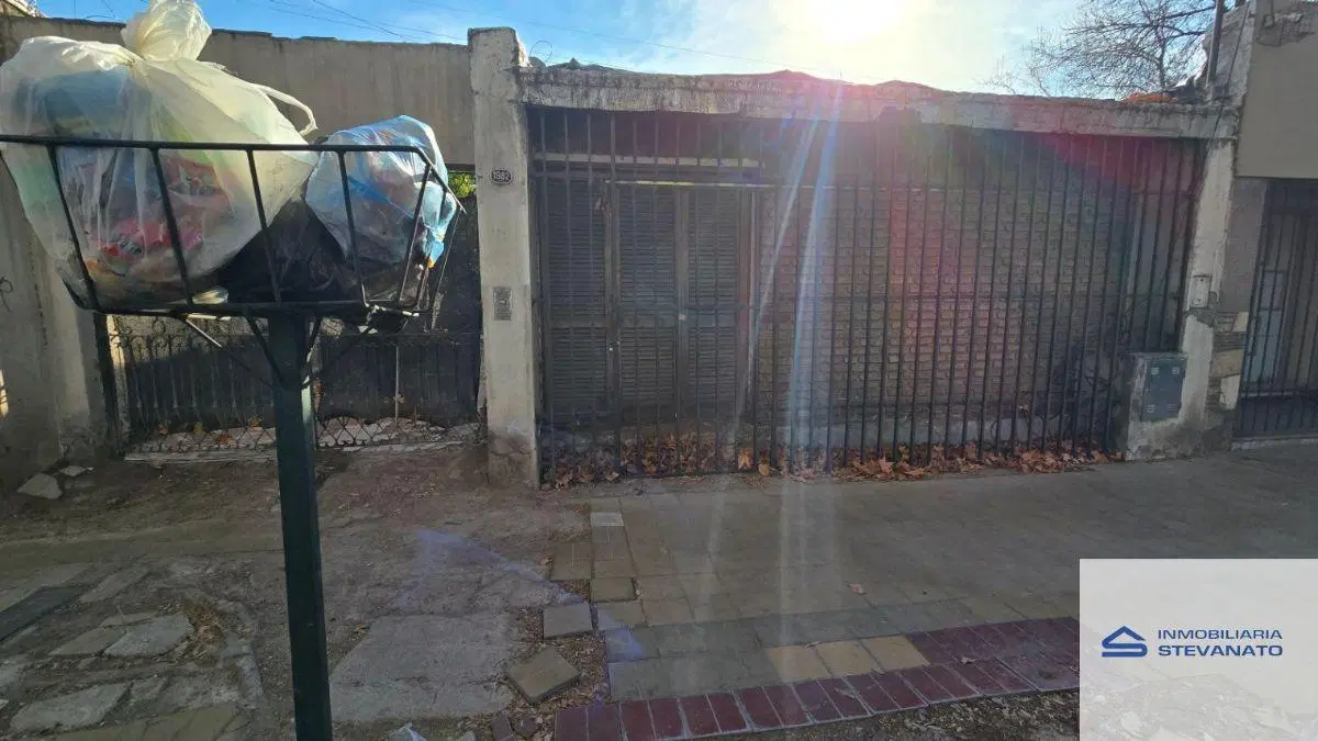 Casa en venta c/ cochera en 4.ª Sección Área Fundacional 2