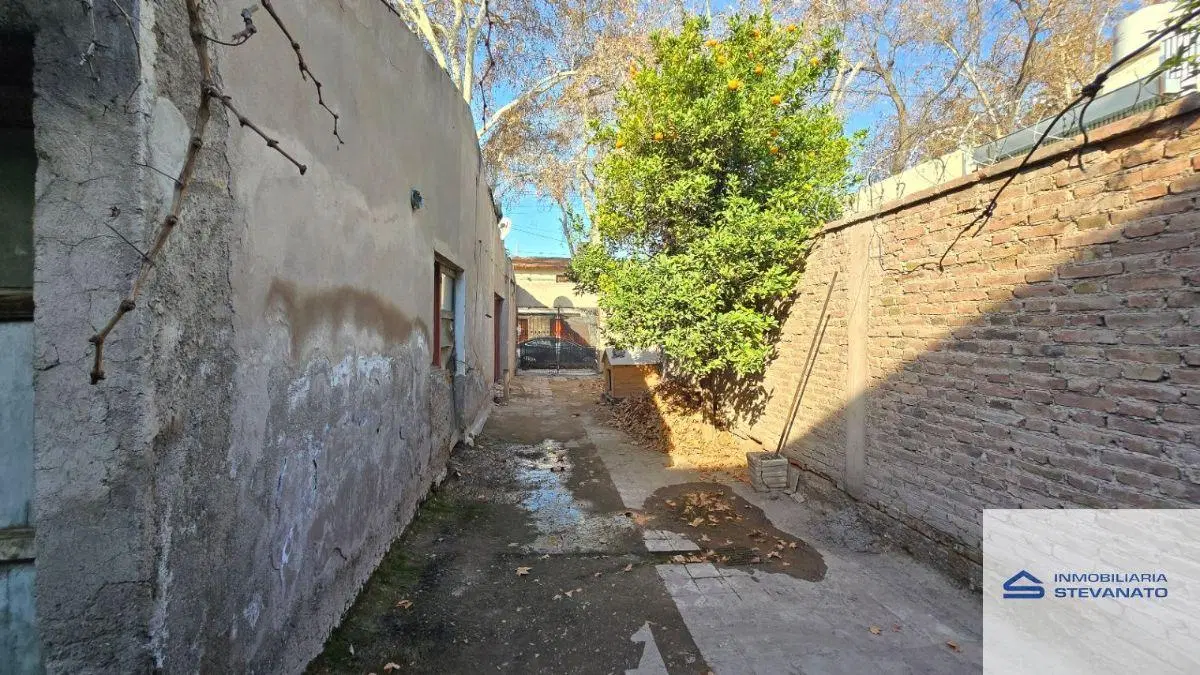 Casa en venta c/ cochera en 4.ª Sección Área Fundacional 4