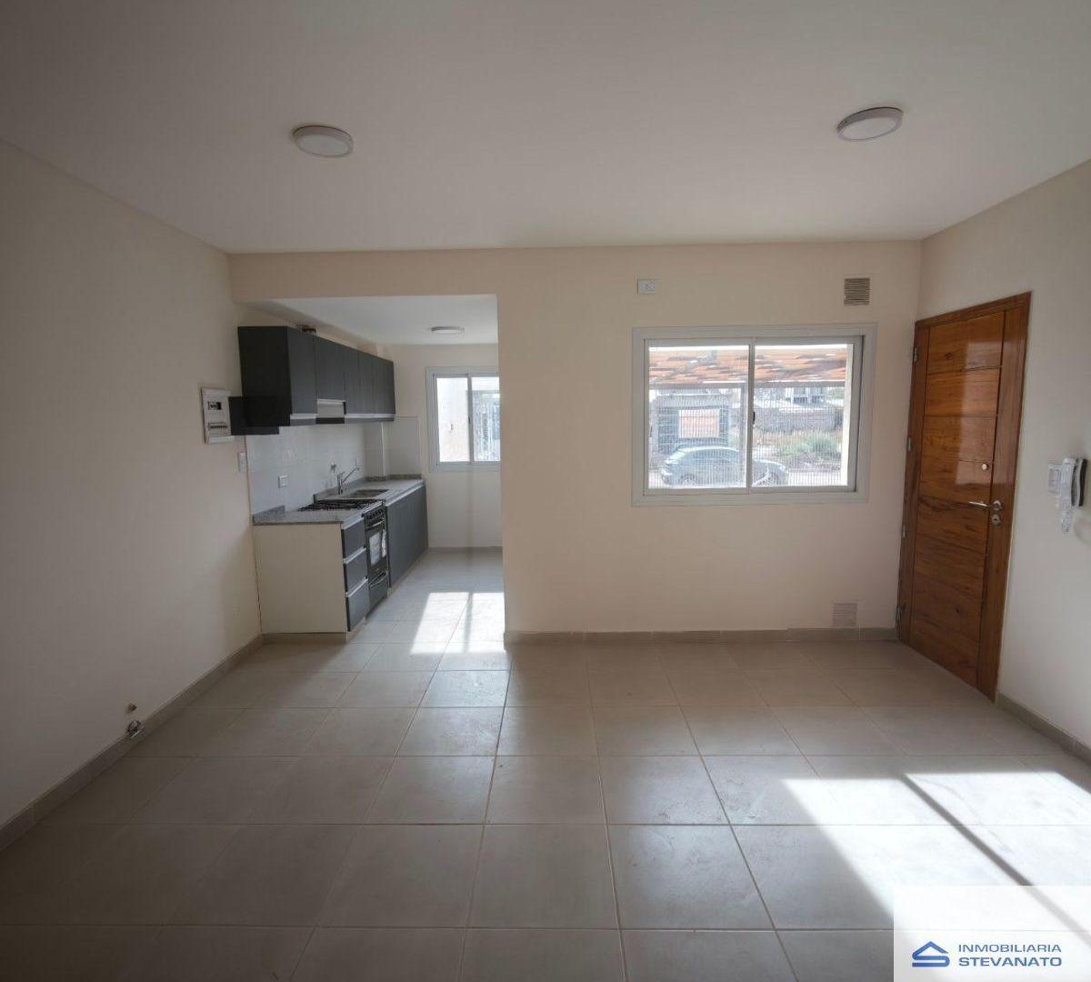 Foto de Departamento en alquiler c/ cochera en Luzuriaga, imagen 1