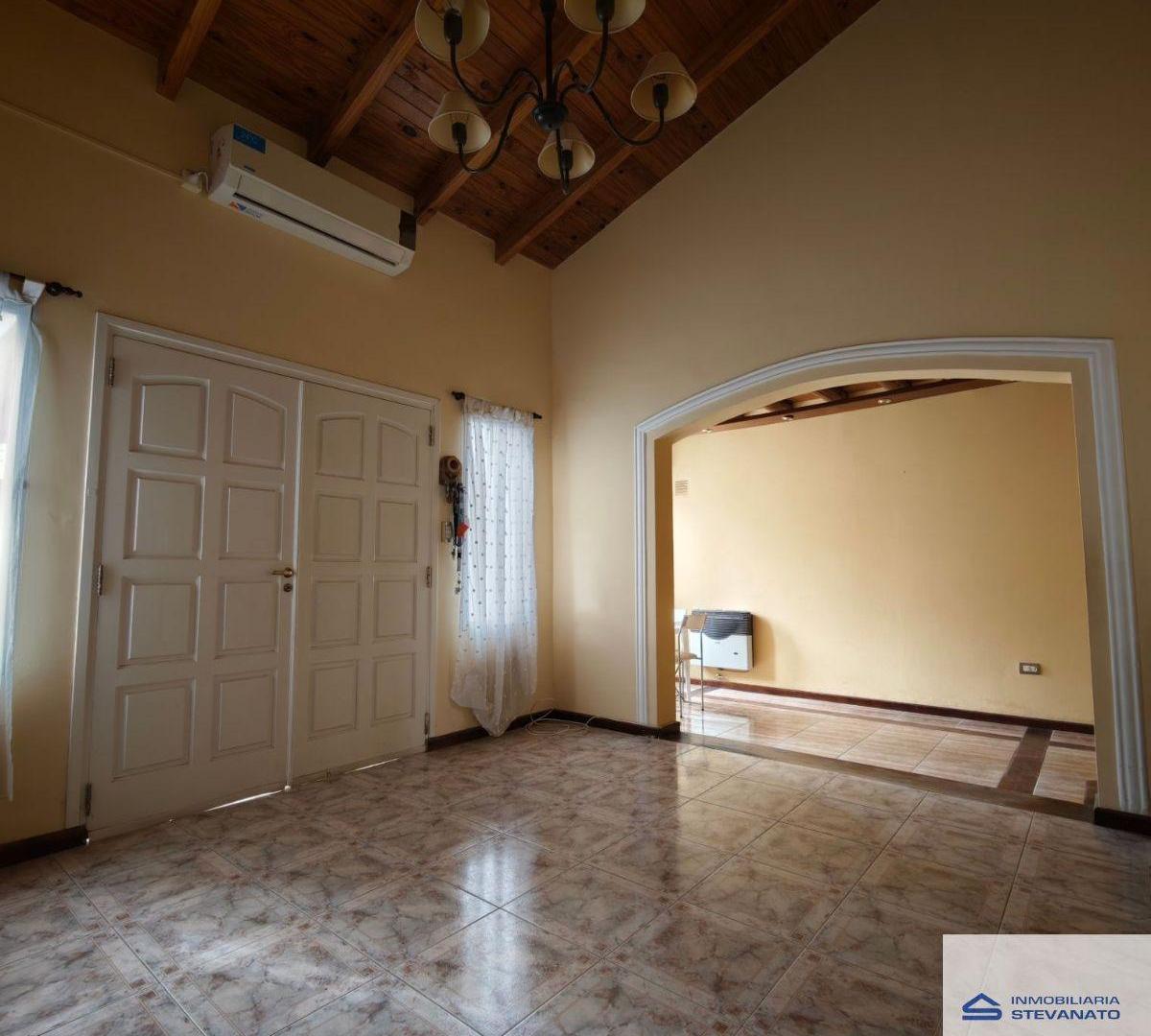 Foto de Casa en alquiler c/ cochera en Maipú, imagen 1