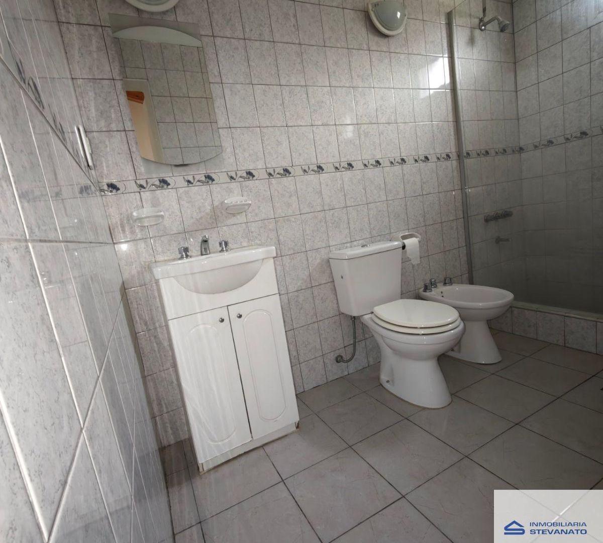Foto de Casa en alquiler c/ cochera en Maipú, imagen 2