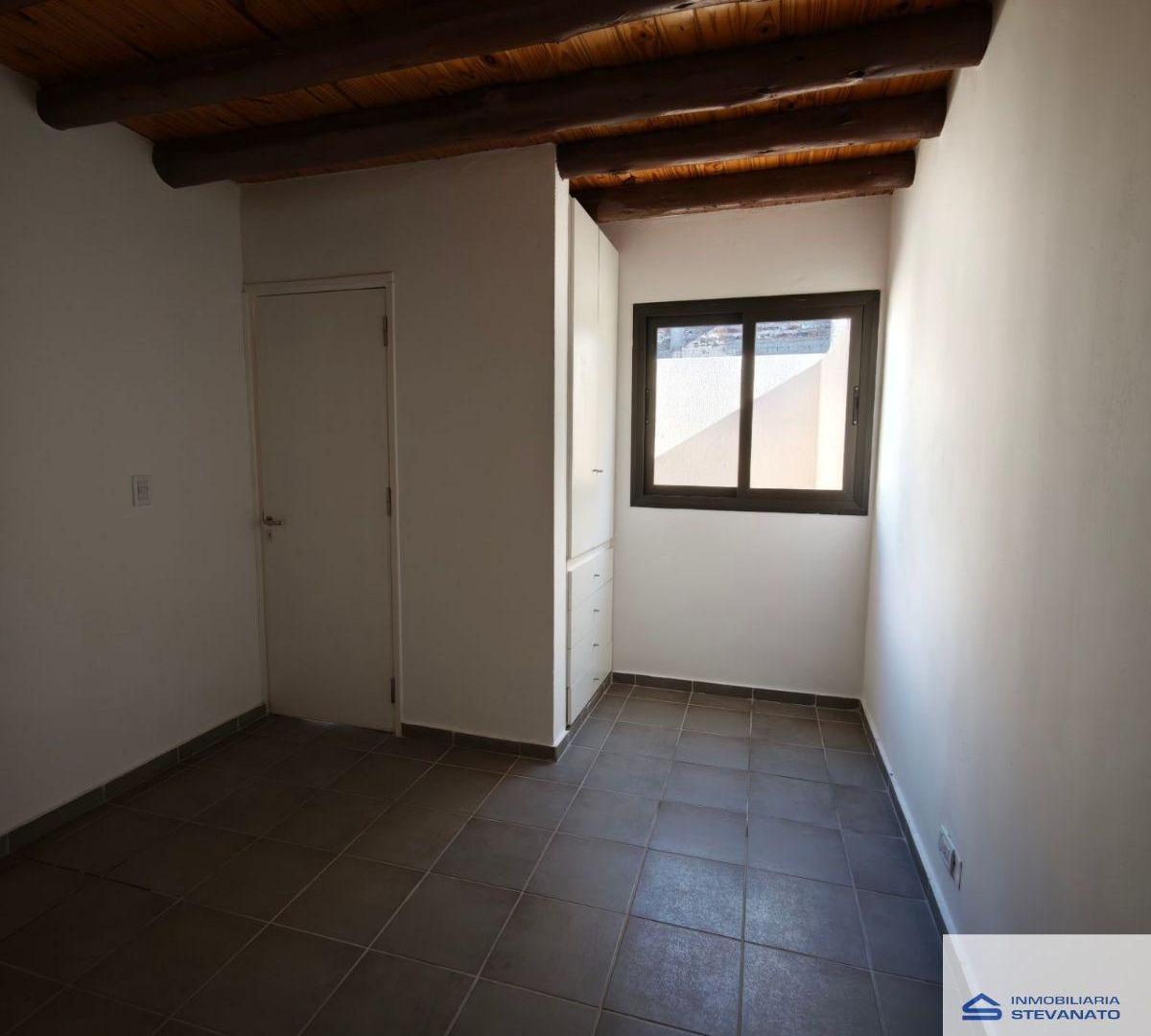 Foto de Departamento en alquiler c/ cochera en Maipú, imagen 1