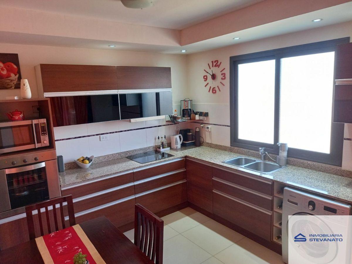 Foto de Casa en alquiler c/ cochera en Maipú, imagen 2