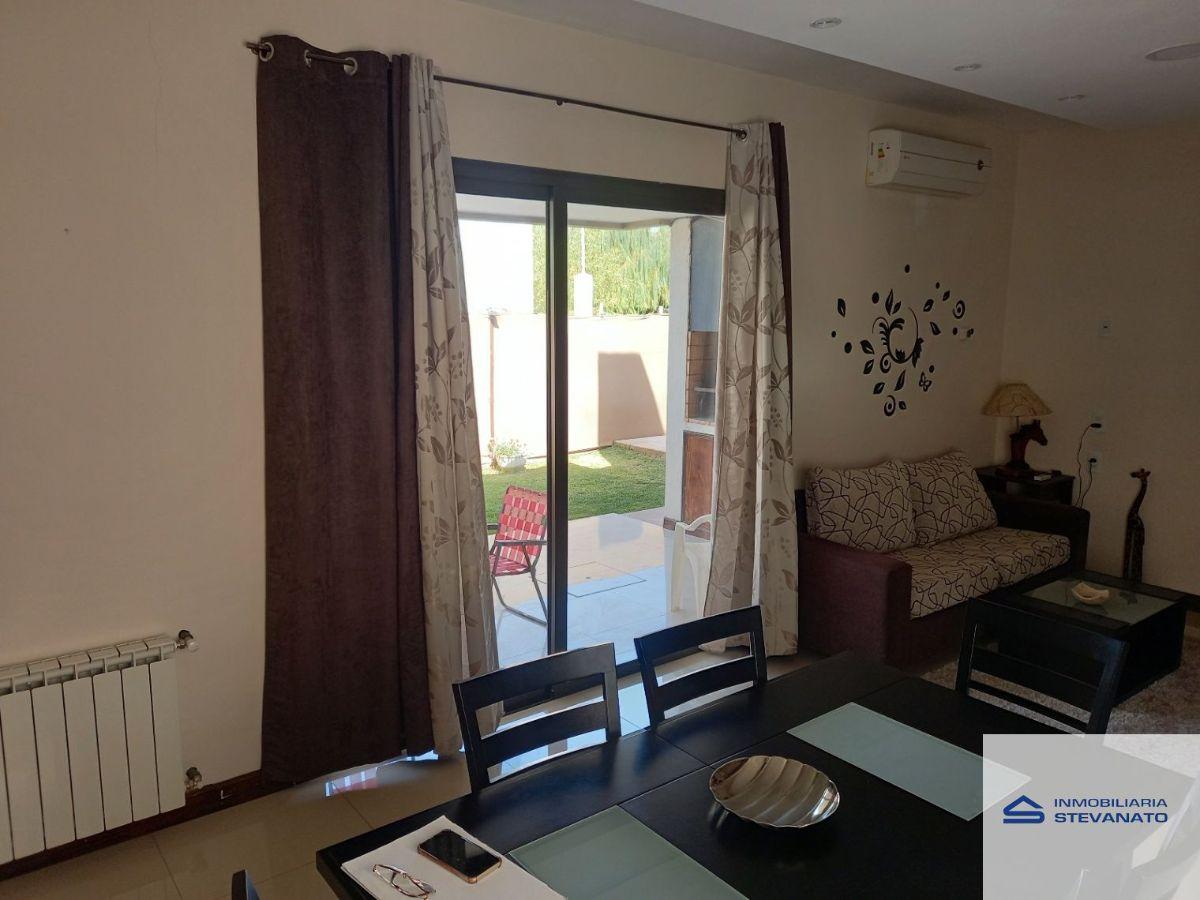 Foto de Casa en alquiler c/ cochera en Maipú, imagen 1