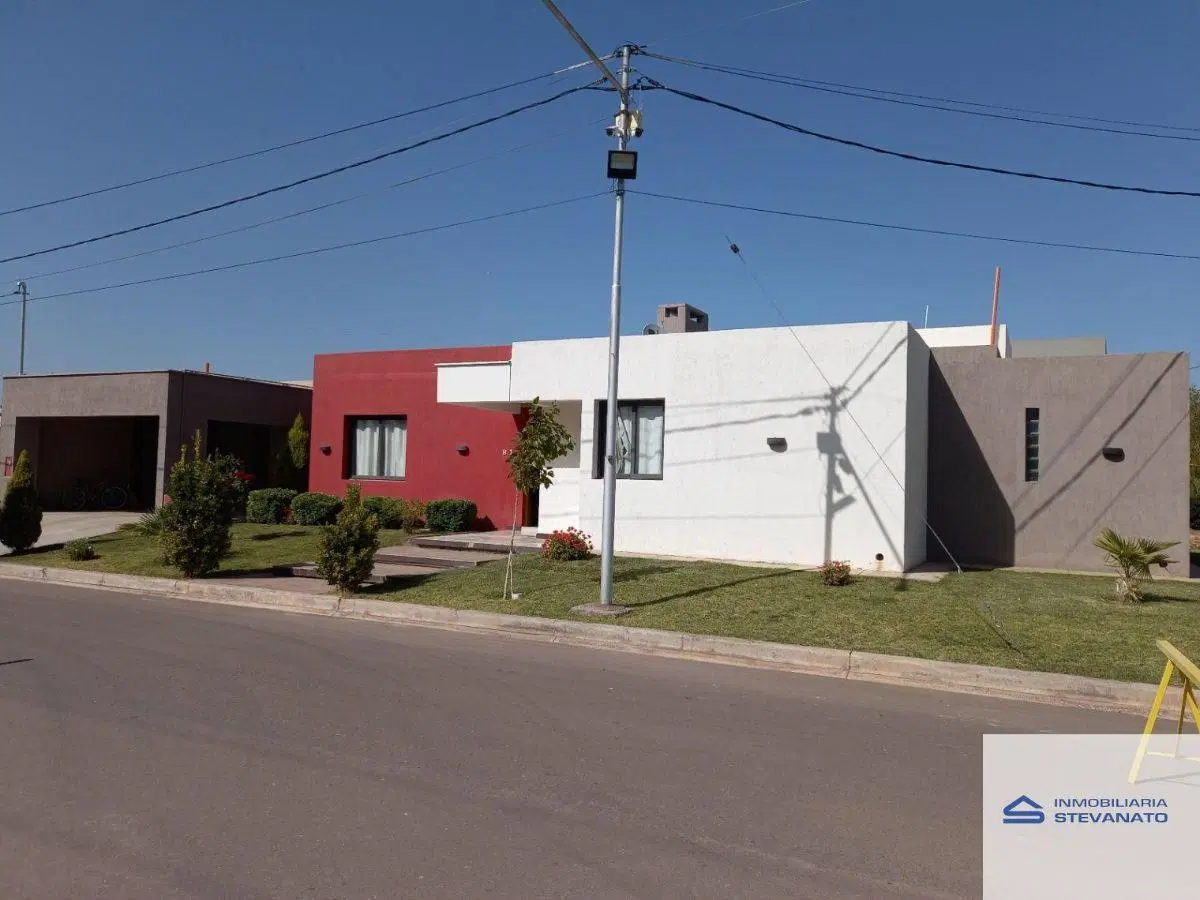 Casa en alquiler c/ cochera en Maipú 8