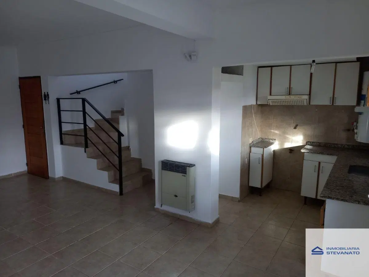 Dúplex en alquiler de 2 dormitorios c/ cochera en Maipú 1