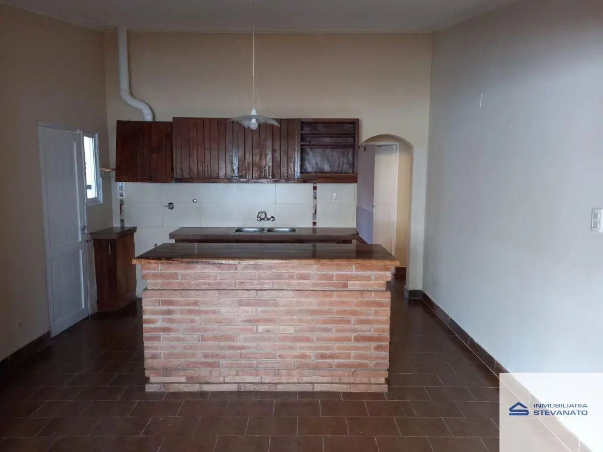 Casa en alquiler de 3 dormitorios c/ cochera en Maipú 8