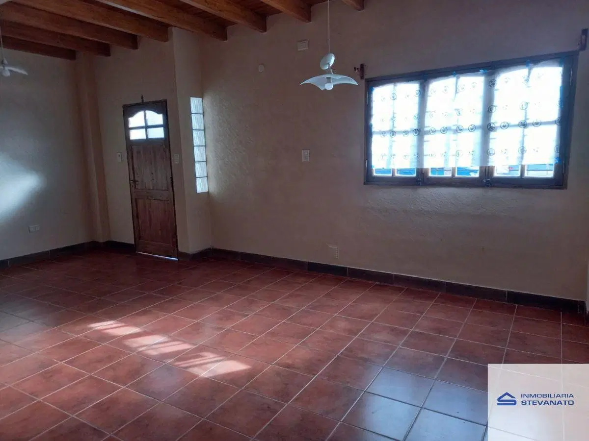 Casa en alquiler de 3 dormitorios c/ cochera en Maipú 1