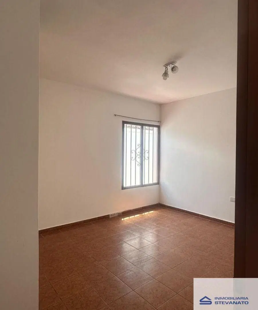 Casa en alquiler c/ cochera en Maipú 1
