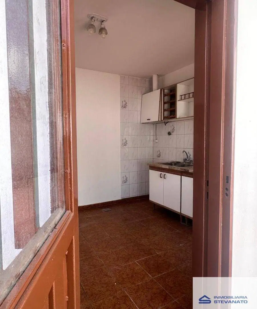 Casa en alquiler c/ cochera en Maipú 8