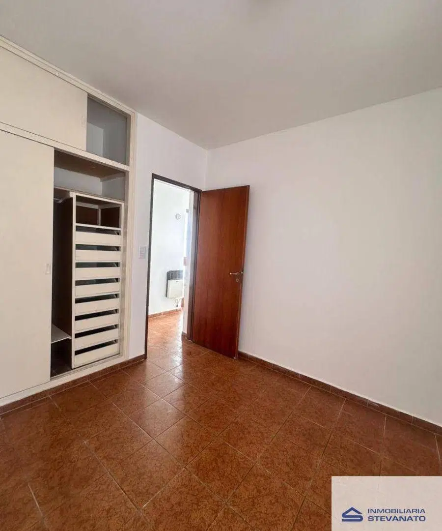 Casa en alquiler c/ cochera en Maipú 4