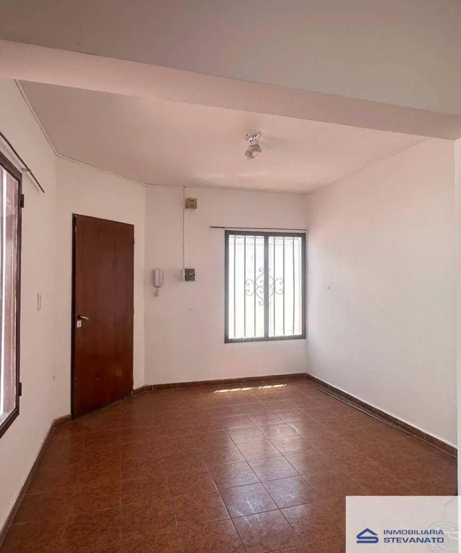 Casa en alquiler c/ cochera en Maipú 3