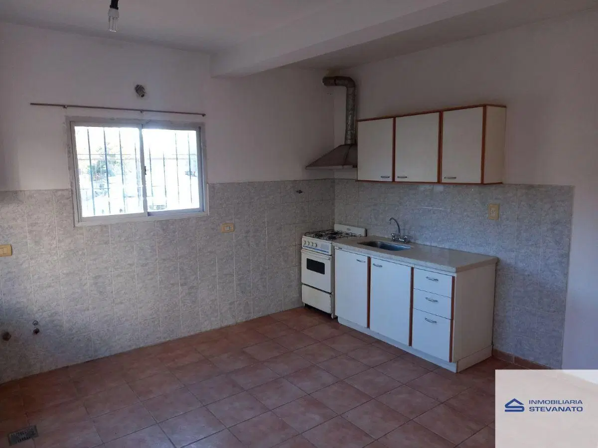 Departamento en alquiler de 2 dormitorios c/ cochera en Luzuriaga 1