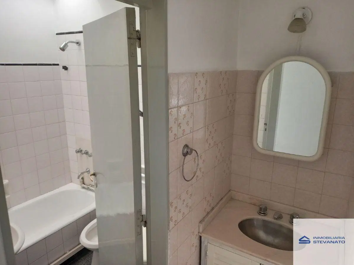 Casa en alquiler de 3 dormitorios c/ cochera en Maipú 8