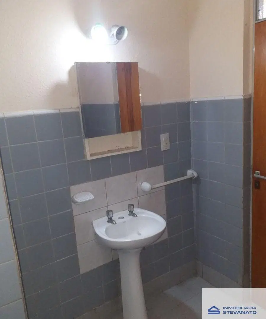 Casa en alquiler c/ cochera en Maipú 6