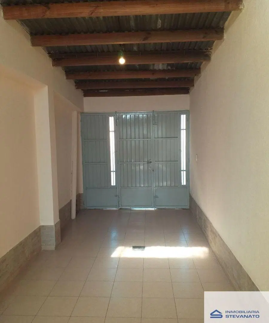 Casa en alquiler c/ cochera en Maipú 2