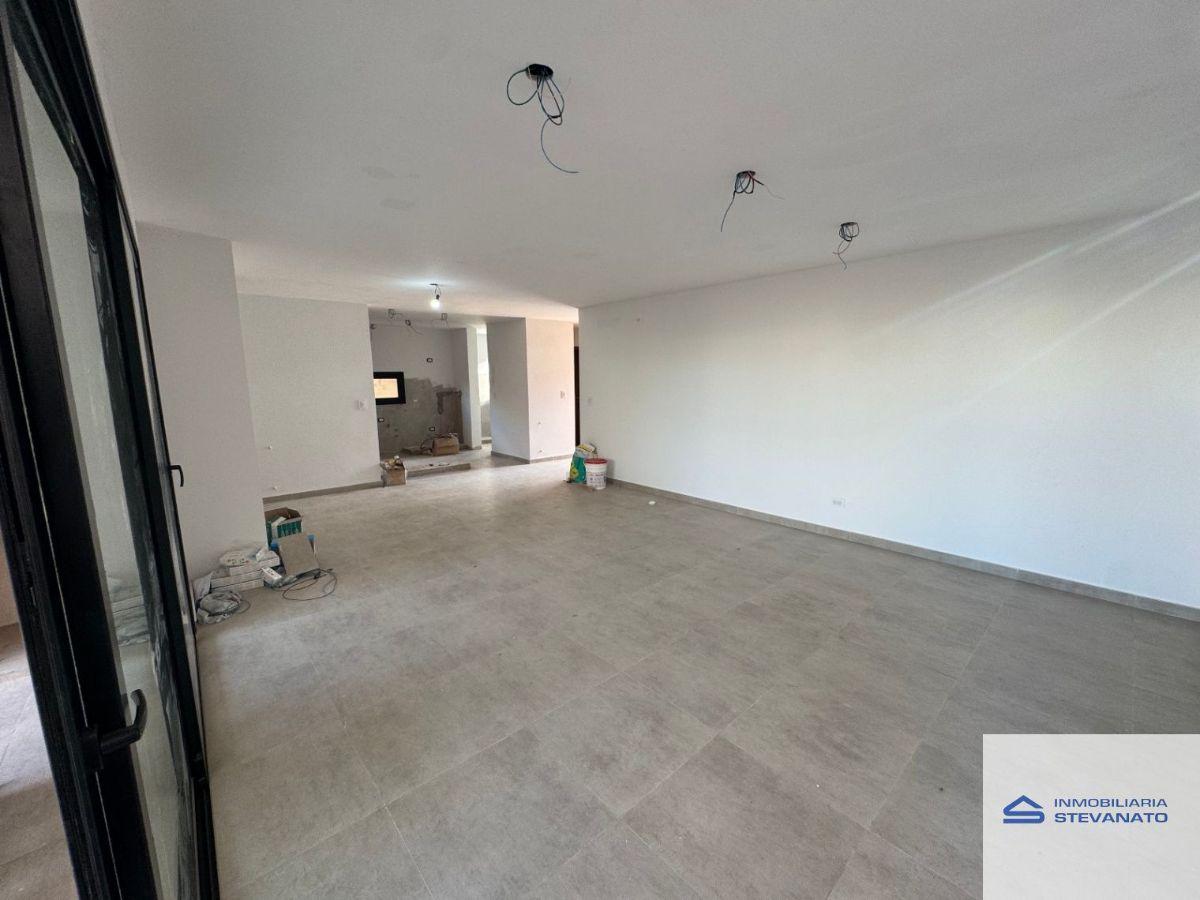 Foto de Casa en venta c/ cochera en Russell, imagen 2