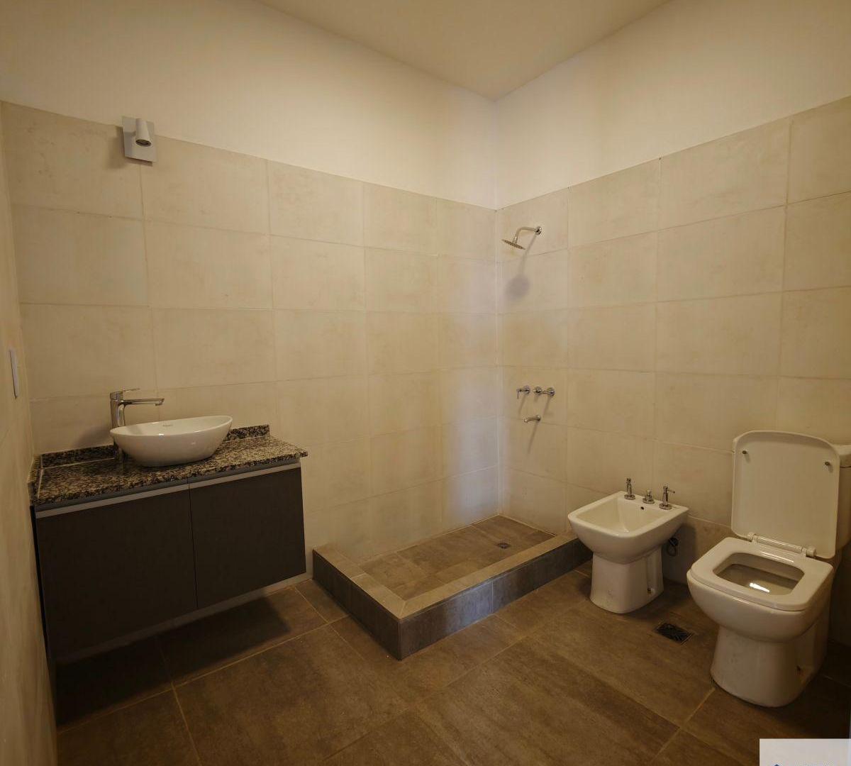 Foto de Departamento en alquiler c/ cochera en Maipú, imagen 5
