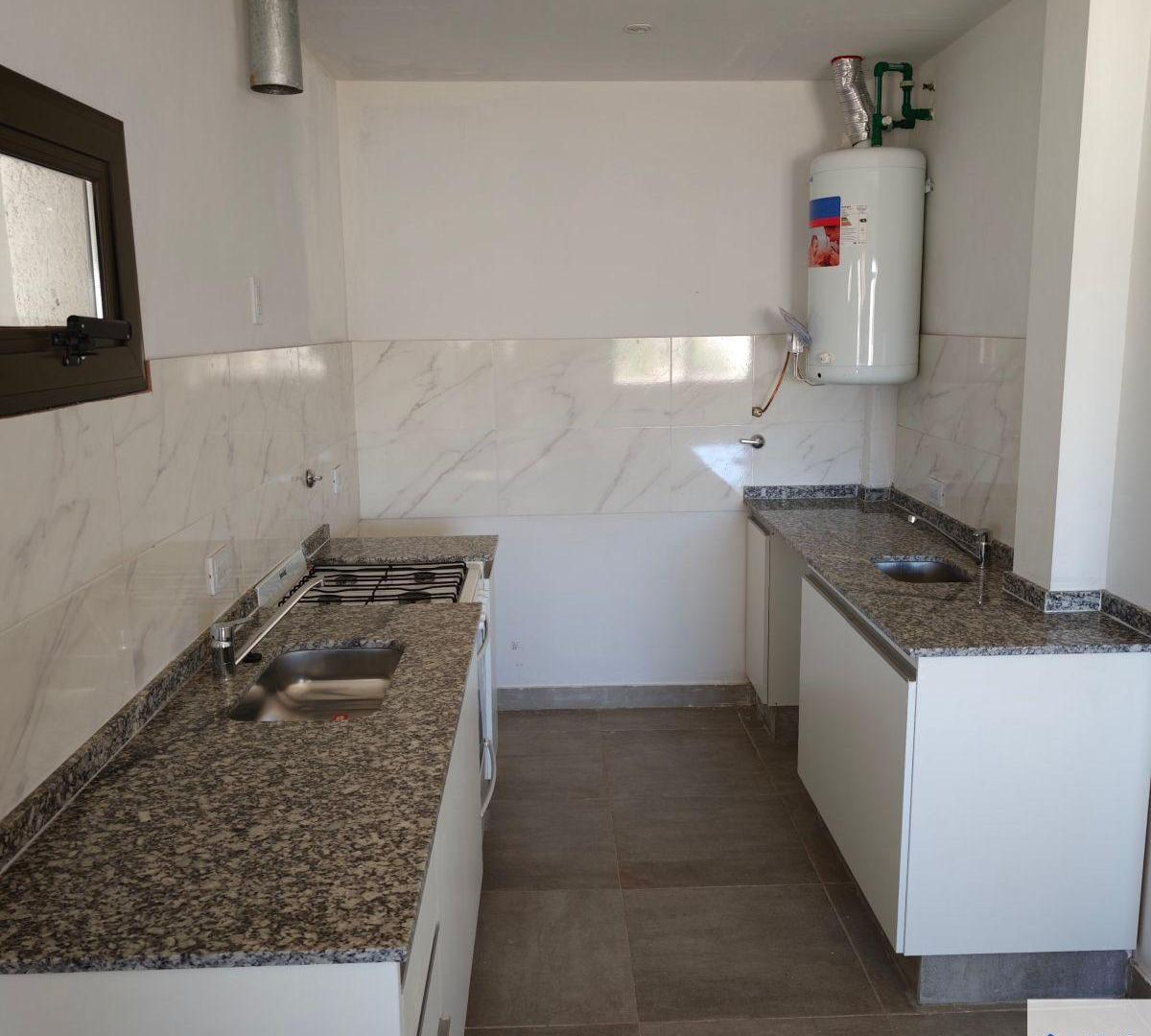 Foto de Departamento en alquiler c/ cochera en Maipú, imagen 2
