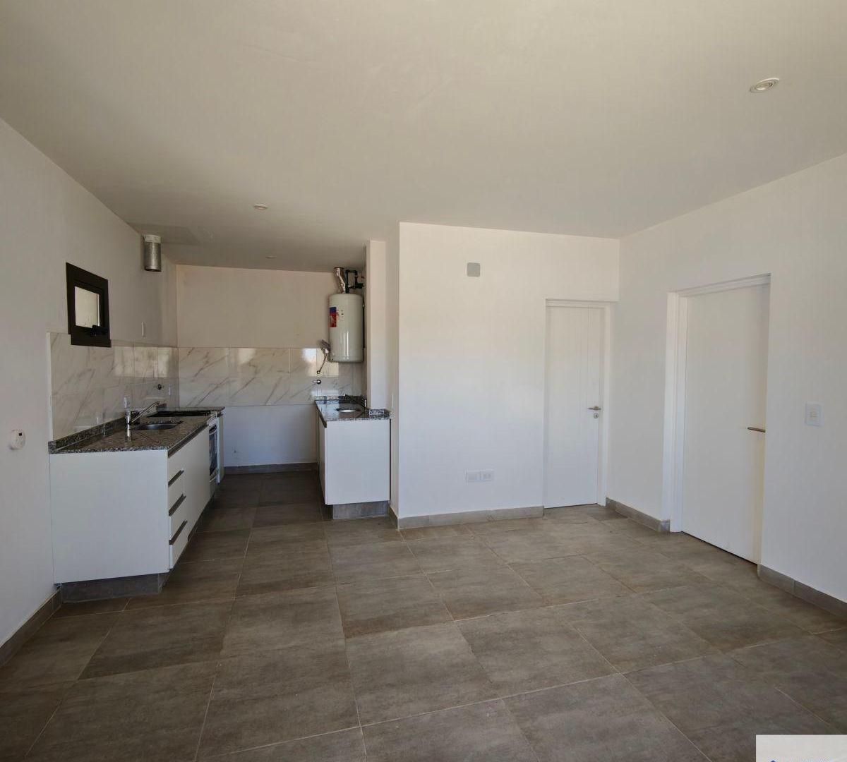 Foto de Departamento en alquiler c/ cochera en Maipú, imagen 1