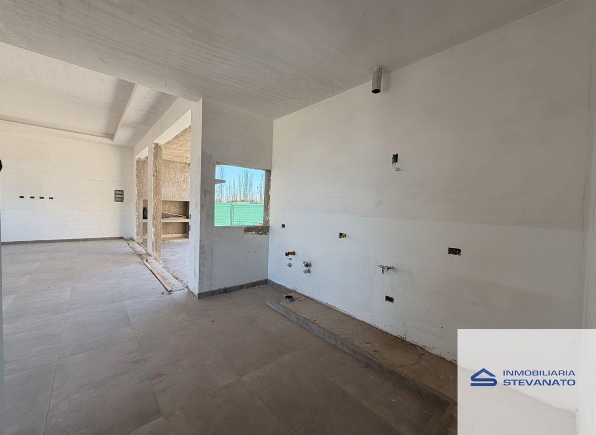 Foto de Casa en venta c/ cochera en Russell, imagen 3