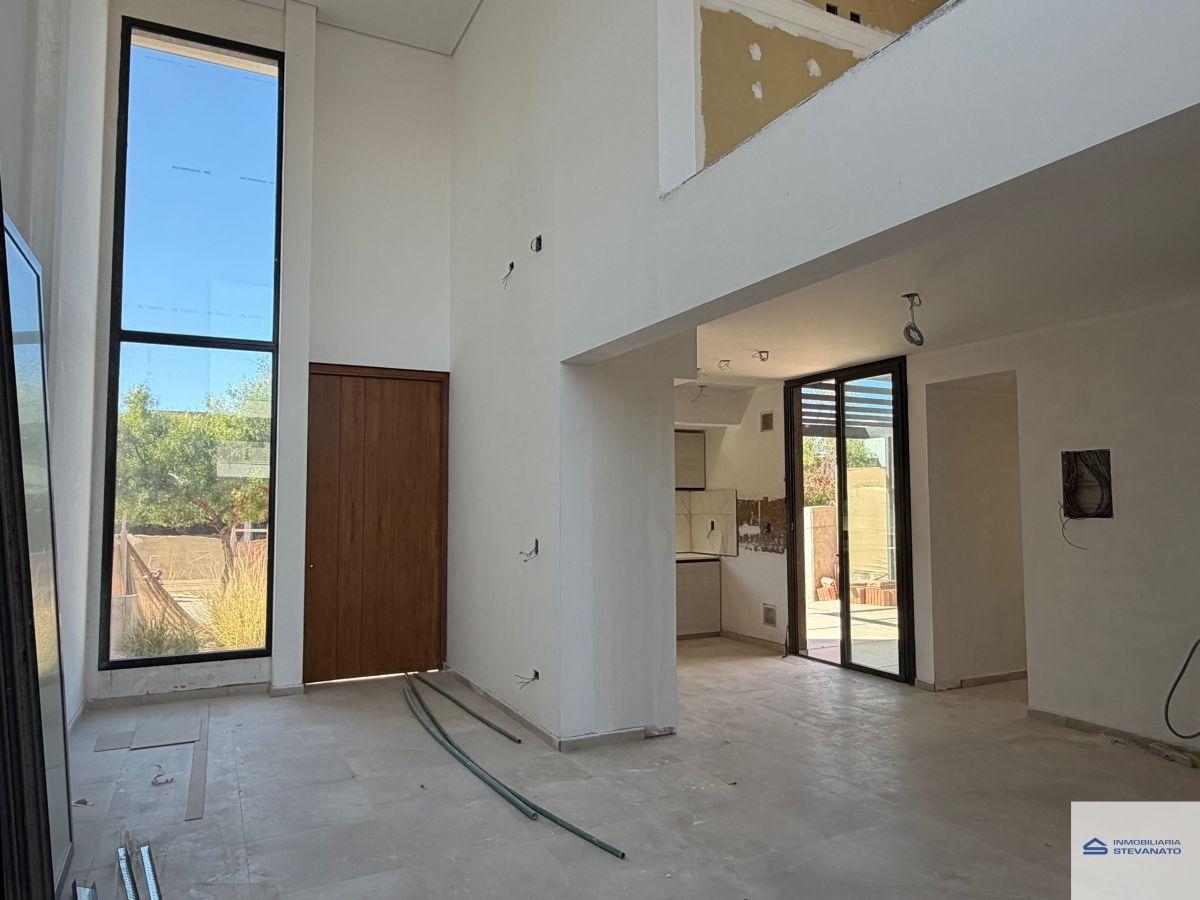 Foto de Casa en venta c/ cochera en Russell, imagen 3