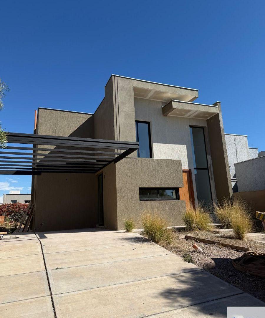 Foto de Casa en venta c/ cochera en Russell, imagen 1