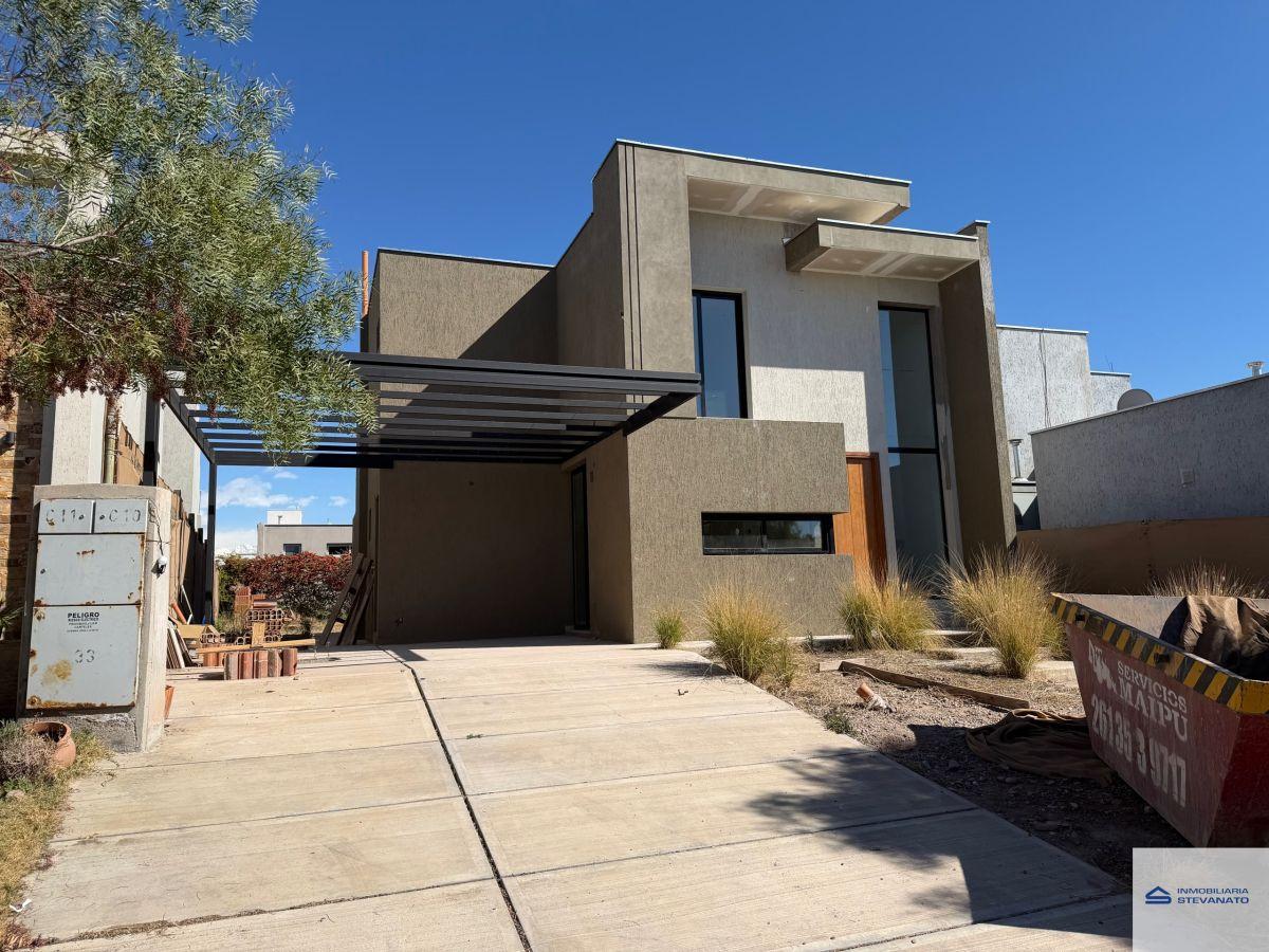 Foto de Casa en venta c/ cochera en Russell, imagen 2