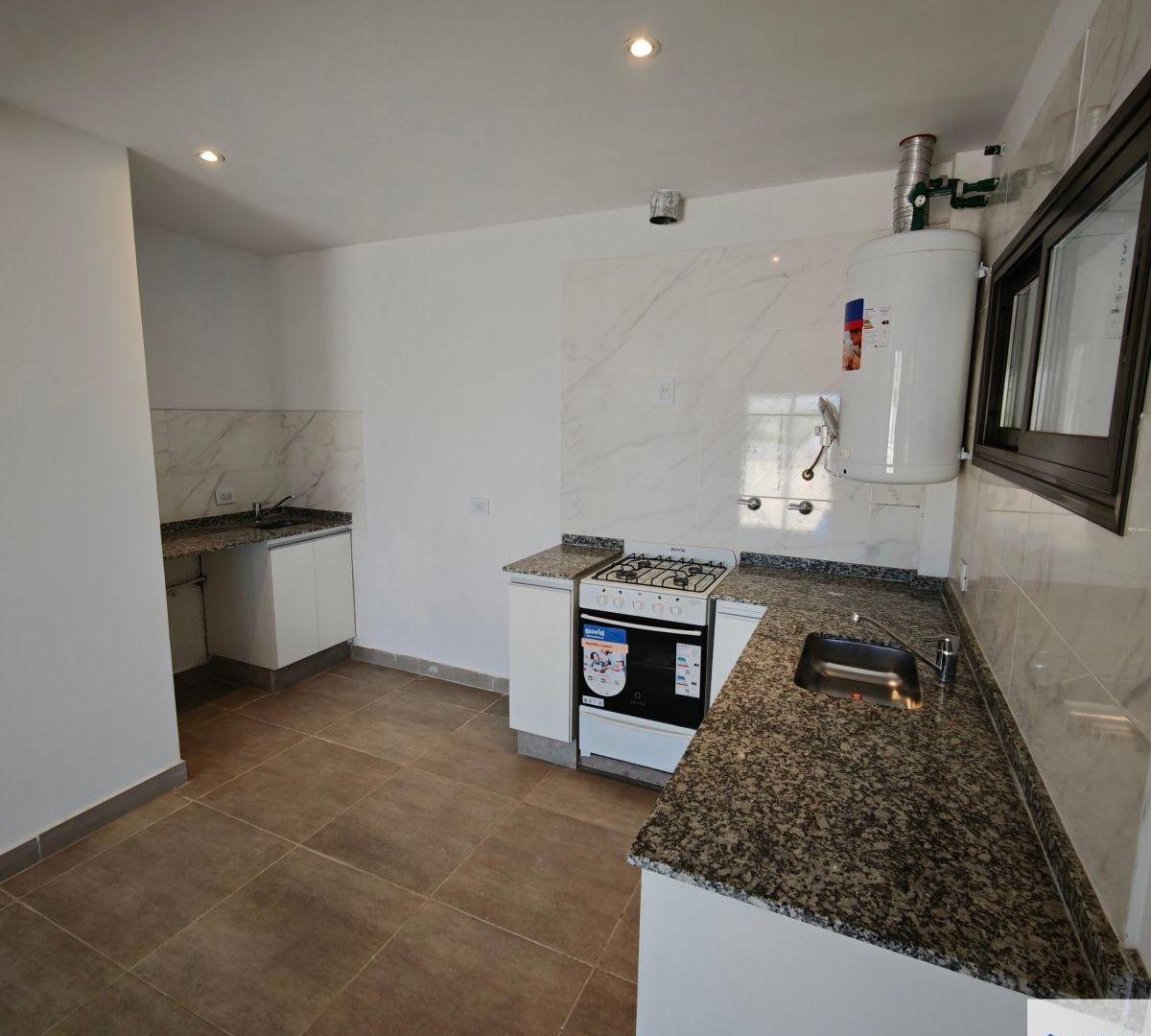 Foto de Departamento en alquiler c/ cochera en Maipú, imagen 2