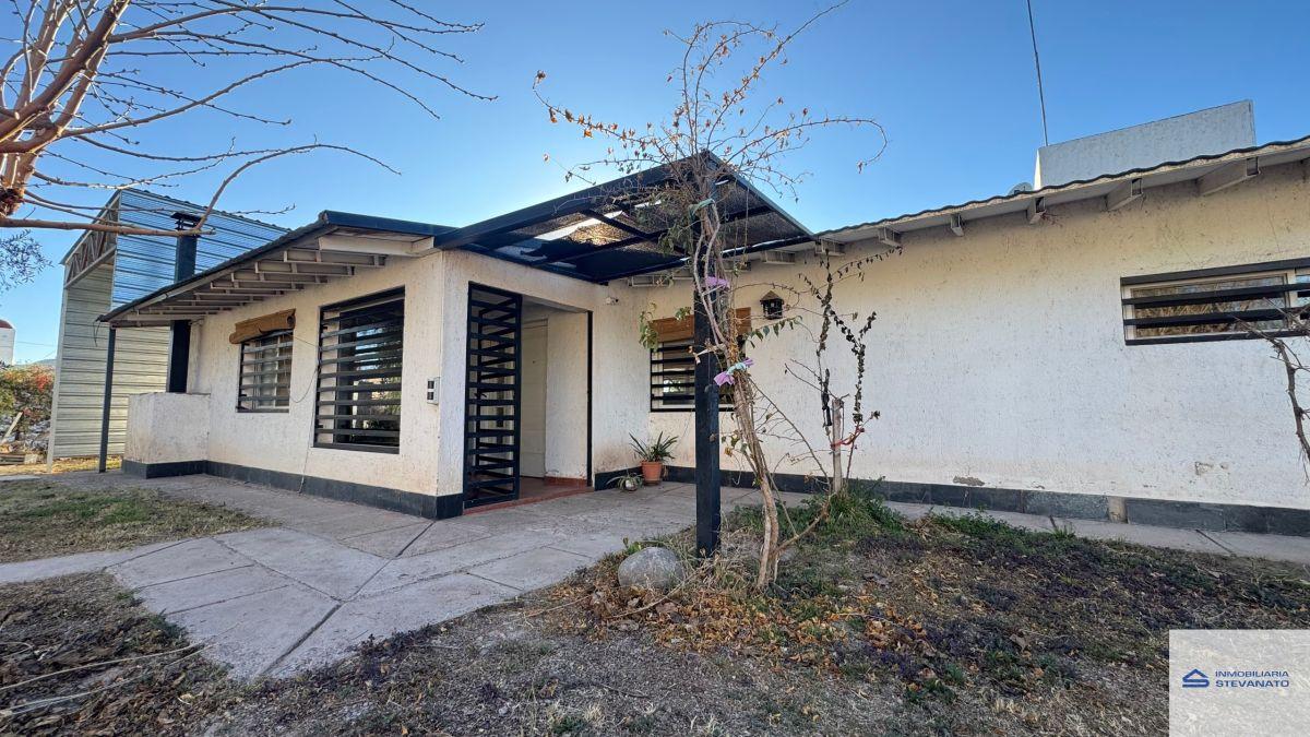 Foto de Casa en venta de 3 dormitorios c/ cochera en Coquimbito, imagen 1