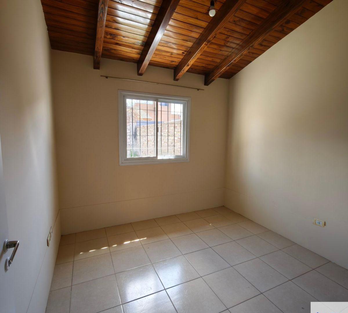 Foto de Casa en alquiler c/ cochera en Maipú, imagen 1