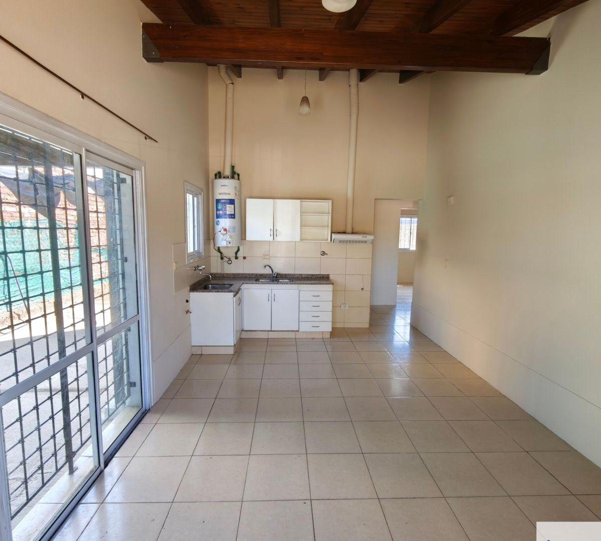 Foto de Casa en alquiler c/ cochera en Maipú, imagen 4