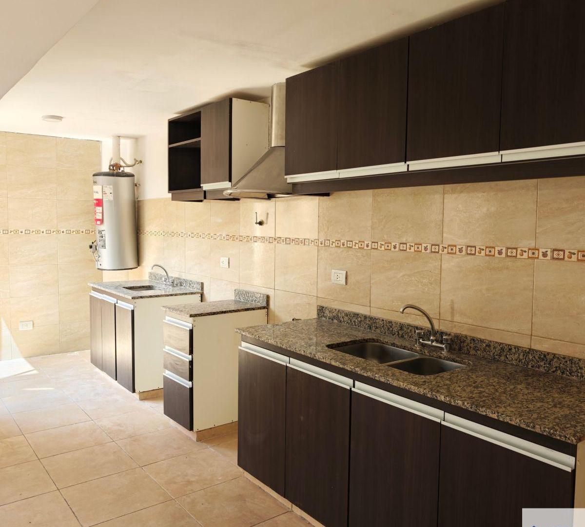 Foto de Dúplex en alquiler c/ cochera en Maipú, imagen 3