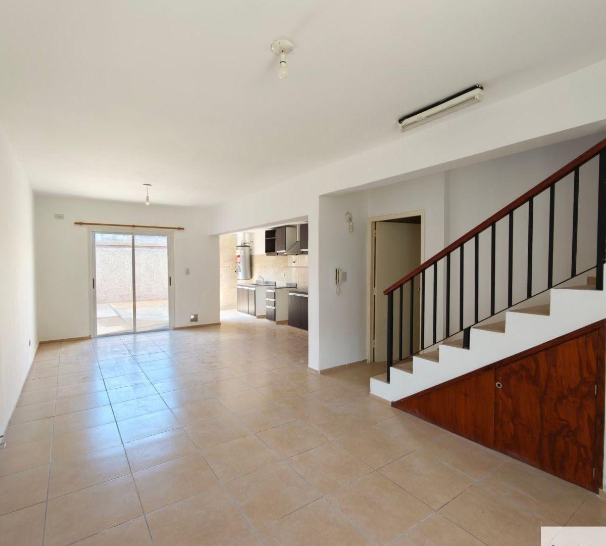 Foto de Dúplex en alquiler c/ cochera en Maipú, imagen 2