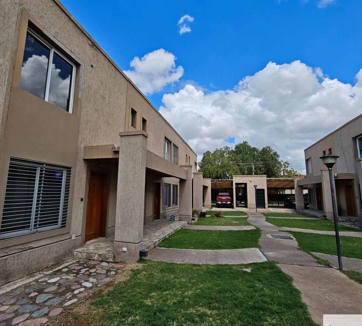 Foto de Dúplex en alquiler c/ cochera en Maipú, imagen 1