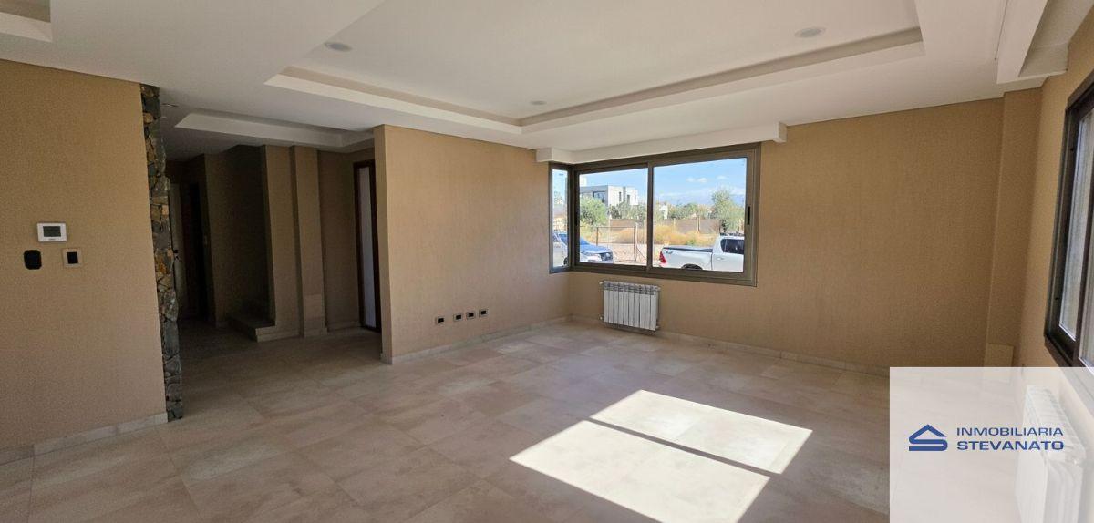 Foto de Casa en alquiler c/ cochera en Maipú, imagen 5