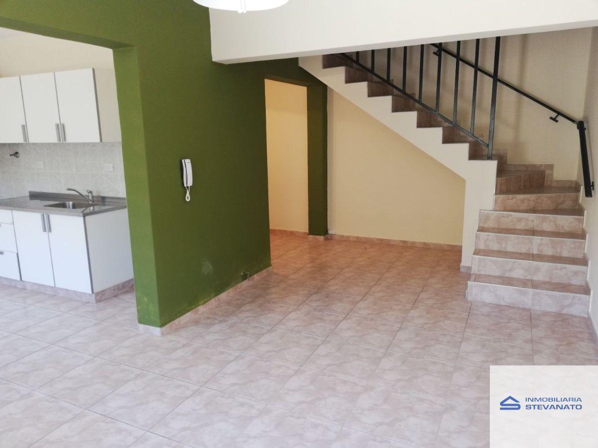 Foto de Dúplex en alquiler c/ cochera en Maipú, imagen 3